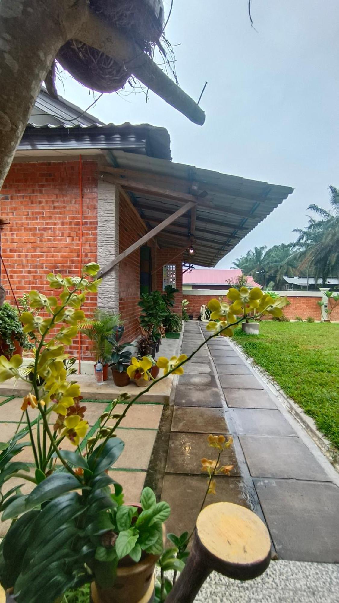 Bang Brahim Roomstay Parit Raja Exterior foto