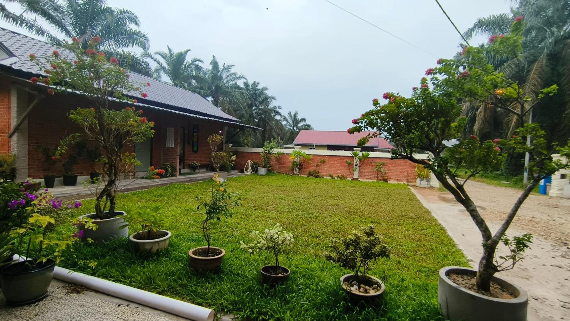 Bang Brahim Roomstay Parit Raja Exterior foto